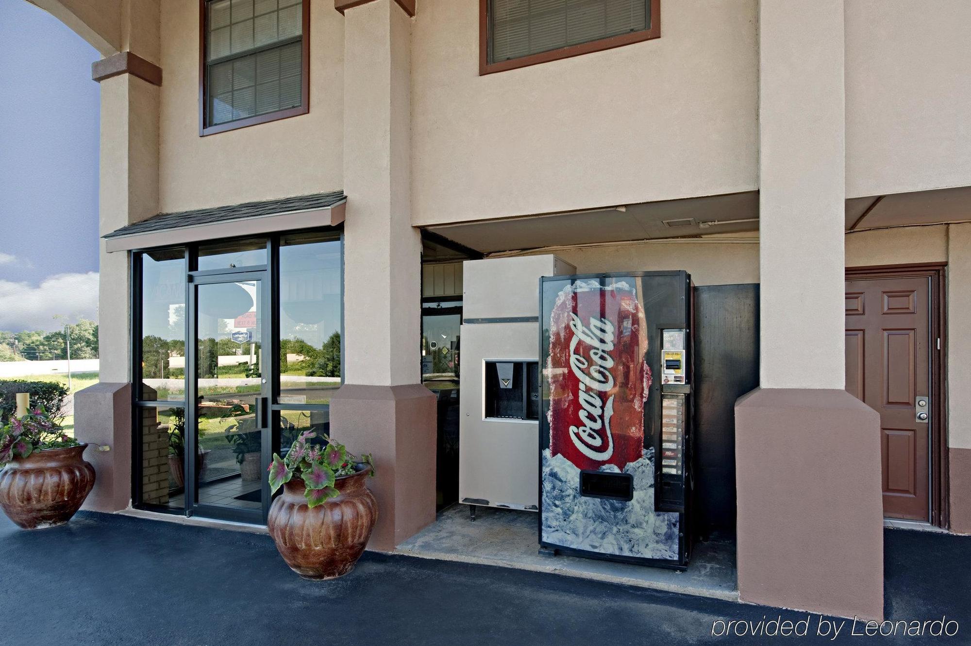 Apple Tree Inn Lindale Exterior photo